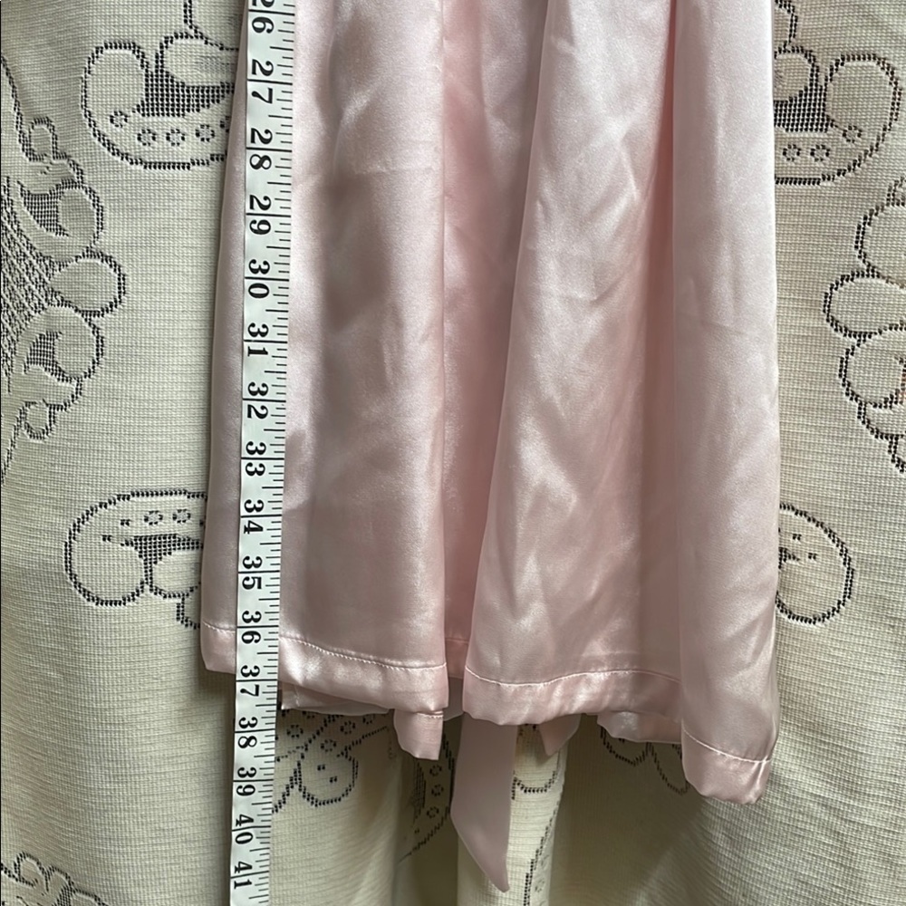 Elegant Pink Satin Robe - Picture 6 of 6